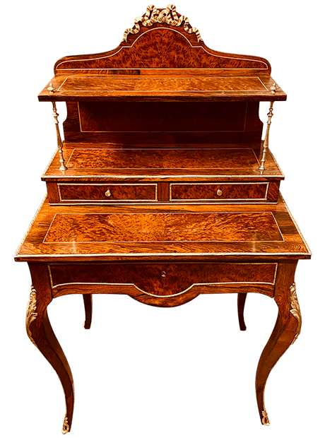 Après restauration. Bonheur du jour de style Louis XV Après restauration. Bonheur du jour de style Louis XV