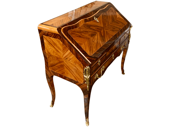 Après restauration. Bureau de pente d'époque Louis XV Après restauration. Bureau de pente d'époque Louis XV