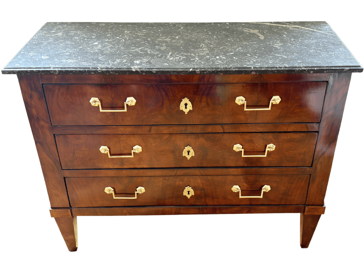 Après restauration. Commode d'époque Restauration - Charles X Après restauration. Restauration à Paris - Vincennes d'une commode d'époque Restauration - Charles X