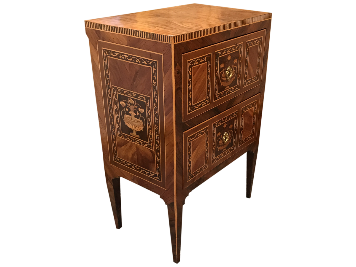 Après restauration. Commode Italiènne d'époque Louis XVI Après restauration. Commode Italiènne d'époque Louis XVI