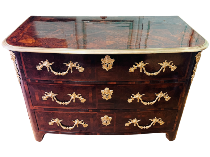 Après restauration. Commode d'époque Louis XIV Après restauration. Commode d'époque Louis XIV