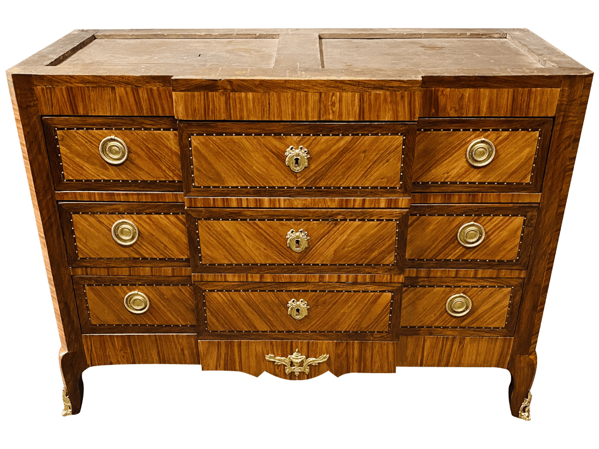 Après restauration. Commode de style Transition Louis XV - Louis XVI Après restauration. Commode de style Transition Louis XV - Louis XVI