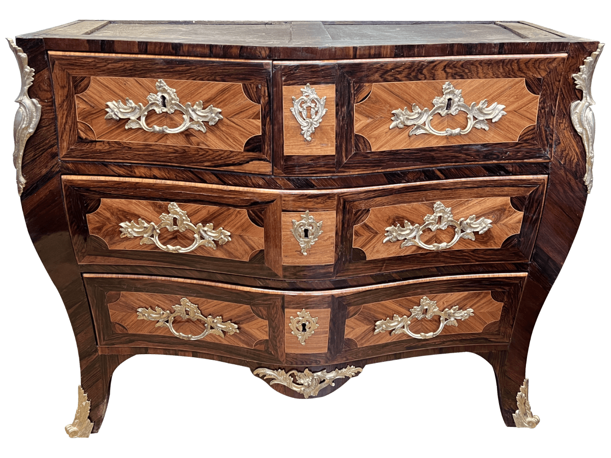 Après restauration. Commode d'époque Louis XV Après restauration. Commode d'époque Louis XV