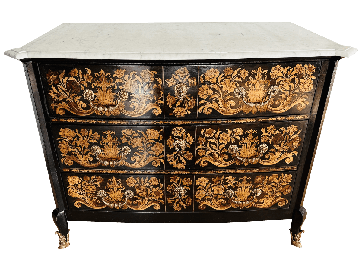 Après restauration. Commode d'époque Louis XV Après restauration. Commode d'époque Louis XV