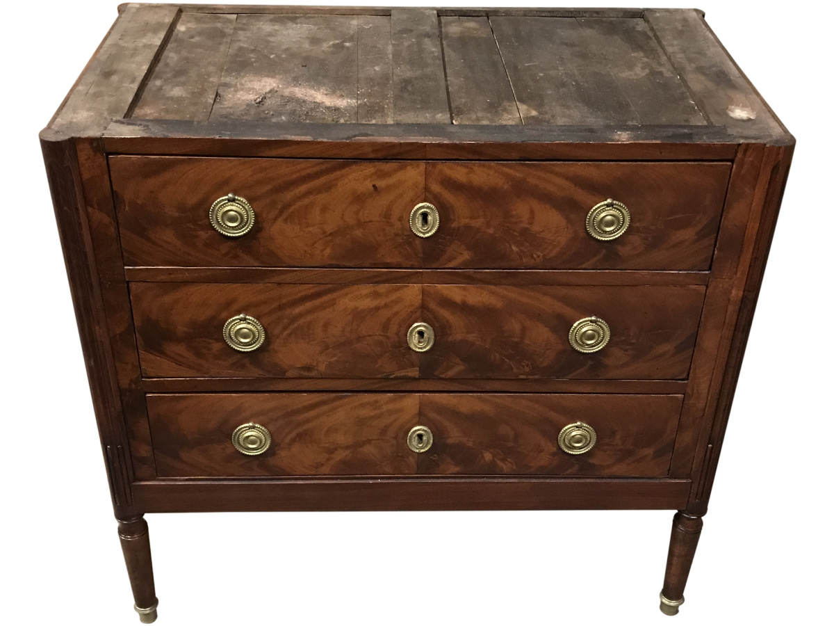 Après restauration. Commode d'époque Louis XVI Après restauration. Commode d'époque Louis XVI