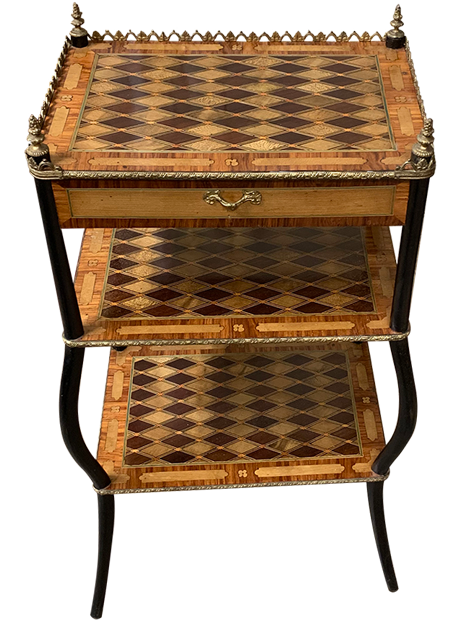 Après restauration. Meuble étagères d'époque Napoléon III Après restauration. Meuble étagères d'époque Napoléon III