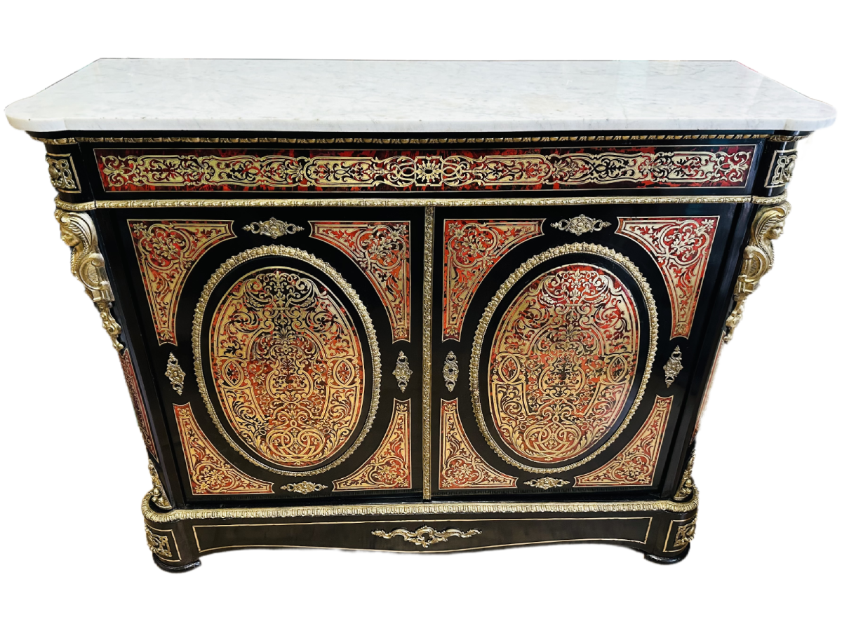 Après restauration. Meuble d'appui d'époque Napoléon III Après restauration. Meuble d'appui d'époque Napoléon III