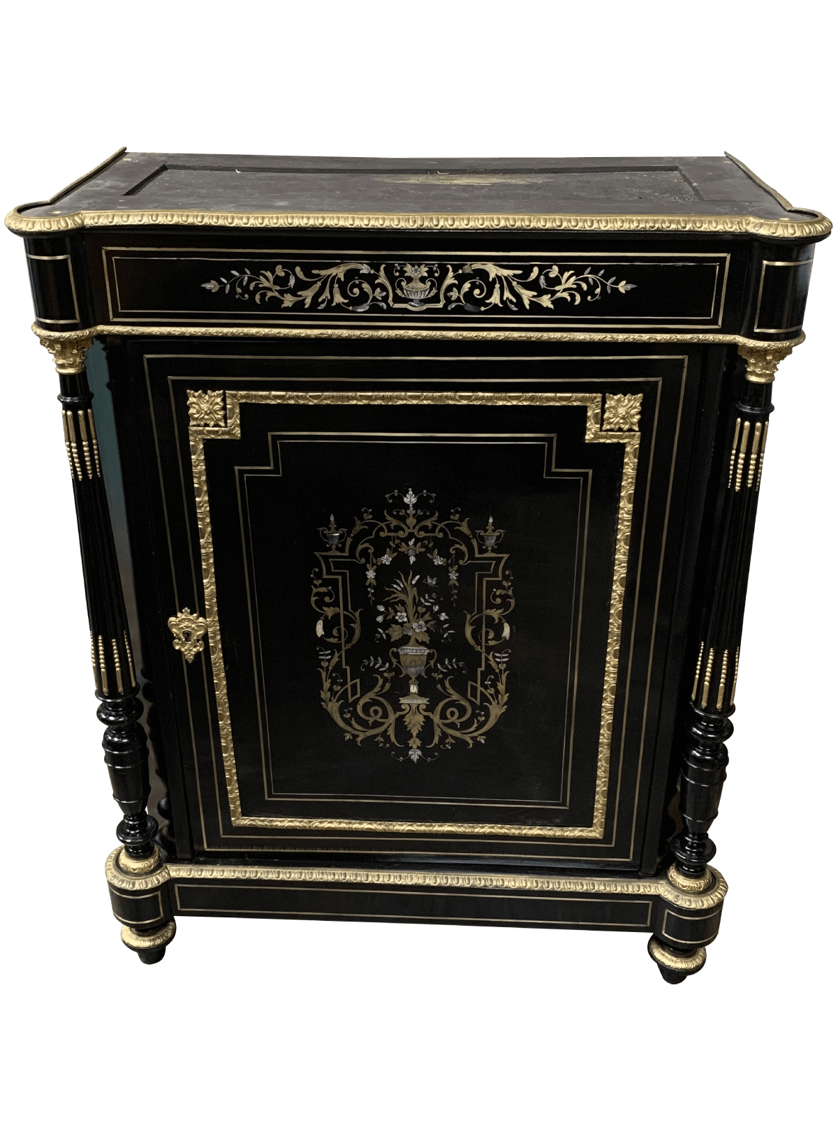 Après restauration. Meuble d'appui d'époque Napoléon III Après restauration. Meuble d'appui d'époque Napoléon III