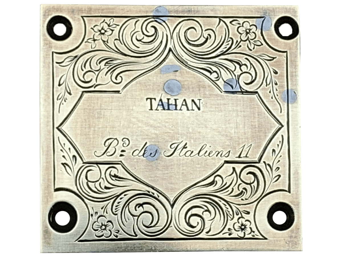 Bureau de style Louis XV signé Tahan