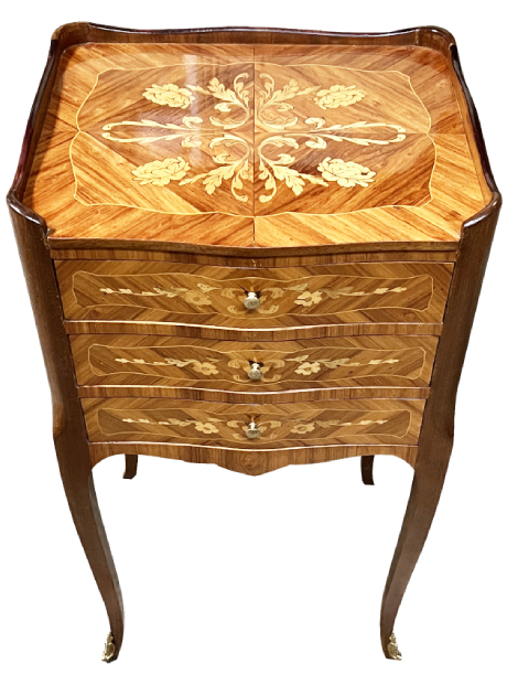 Après restauration. Table de nuit de style Louis XV Après restauration. Table de nuit de style Louis XV