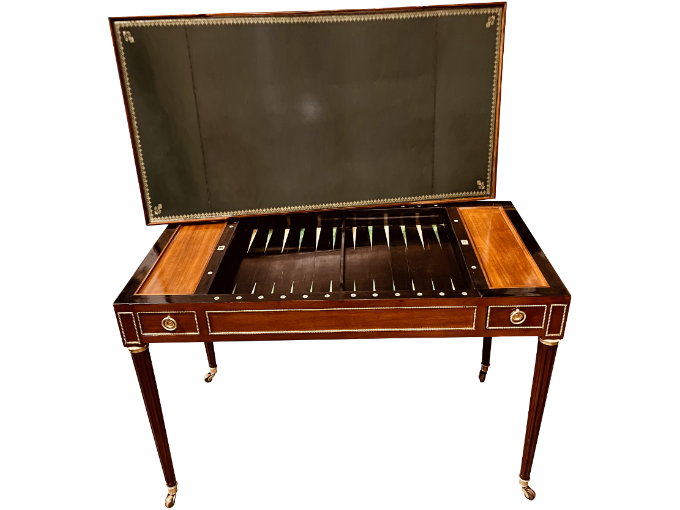 Après restauration. Table à jeux d'époque Louis XVI estampillée de Claude-Mathieu Magnien Après restauration. Table à jeux d'époque Louis XVI estampillée de Claude-Mathieu Magnien